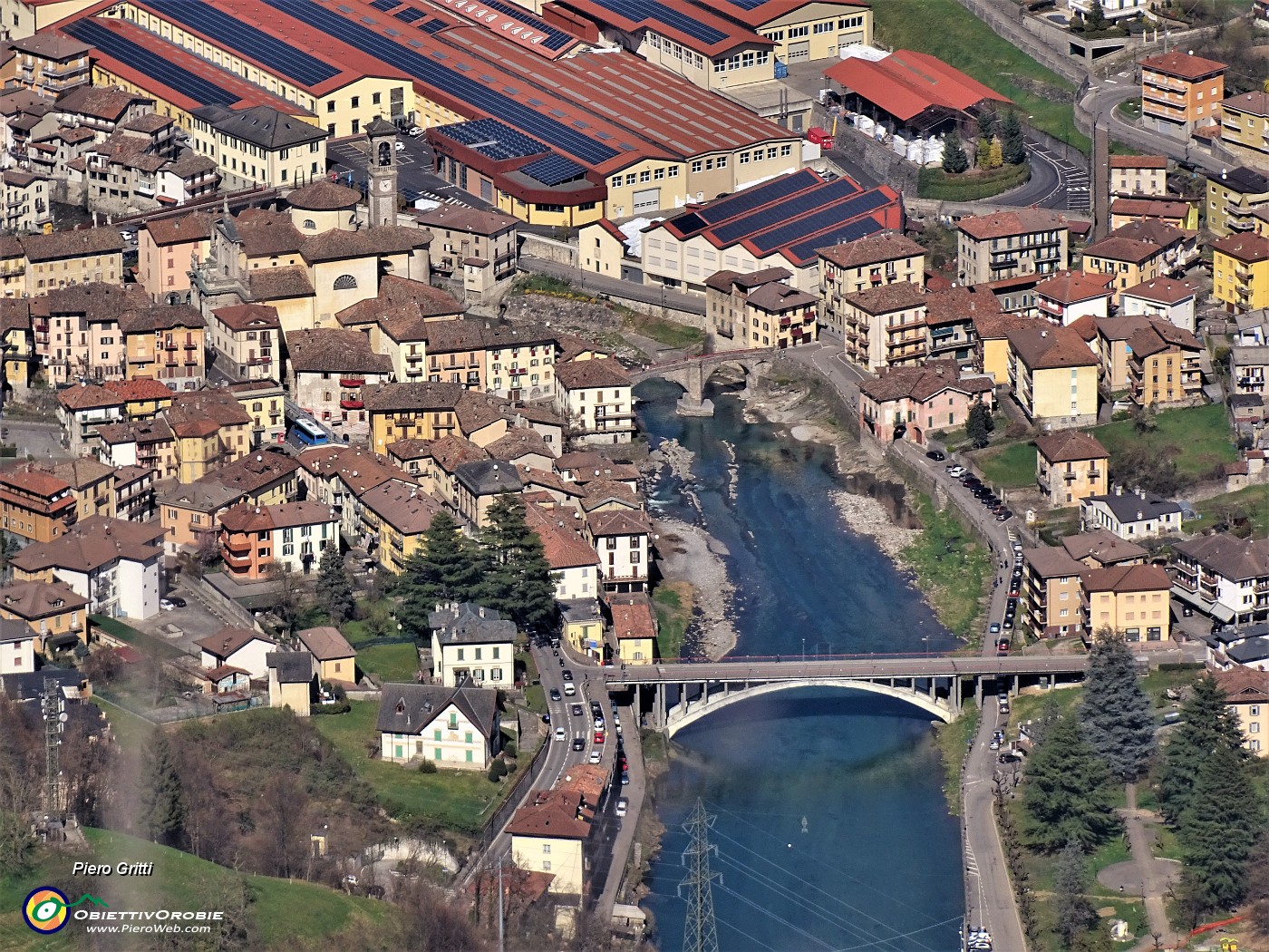 42 Zoom sul centro di San Giovanni Bianco.JPG